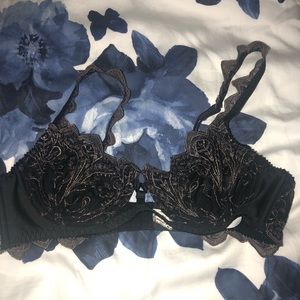 Black and gold bra size 34A